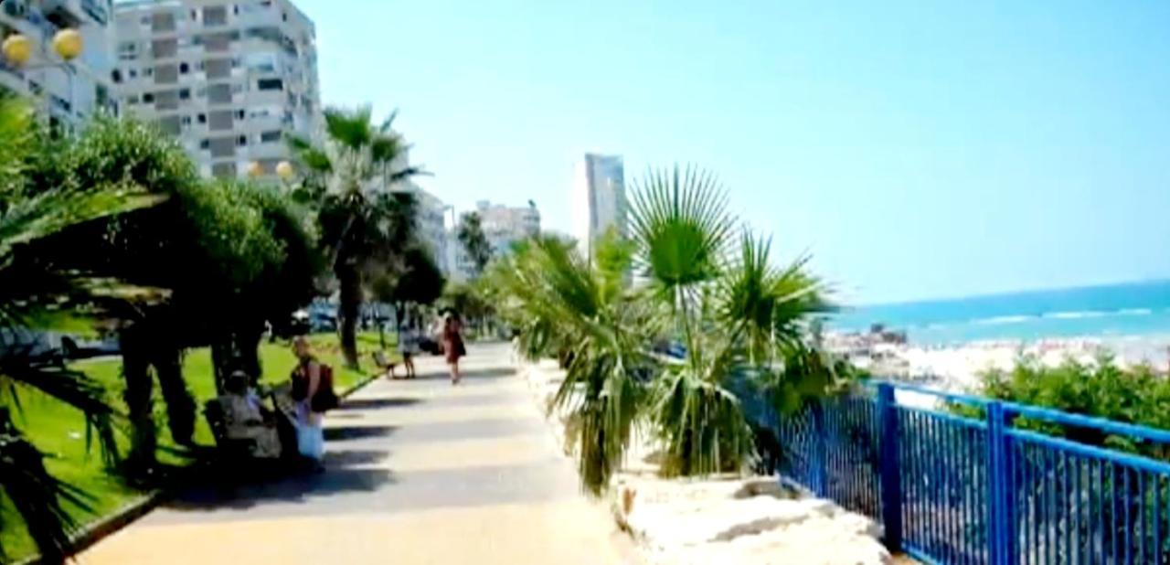 Beachfront Studio Apartment Bat Yam 412 Exterior photo