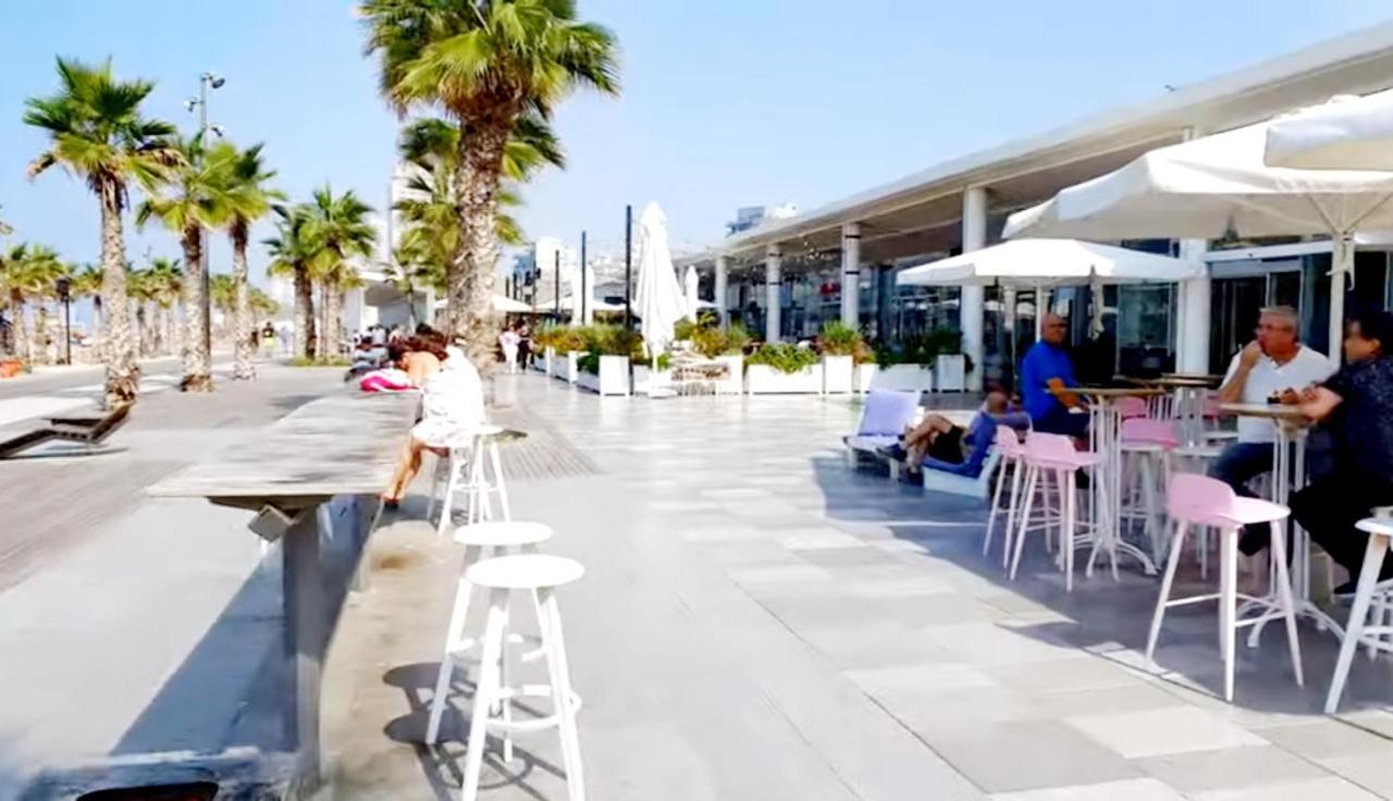 Beachfront Studio Apartment Bat Yam 412 Exterior photo