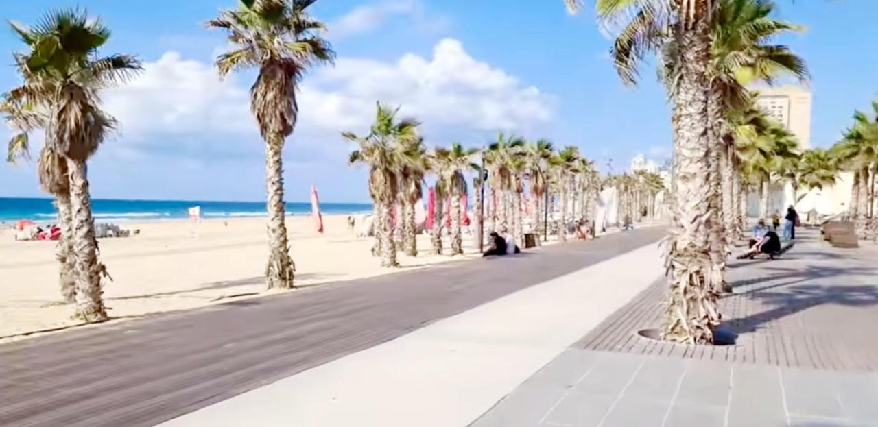 Beachfront Studio Apartment Bat Yam 412 Exterior photo