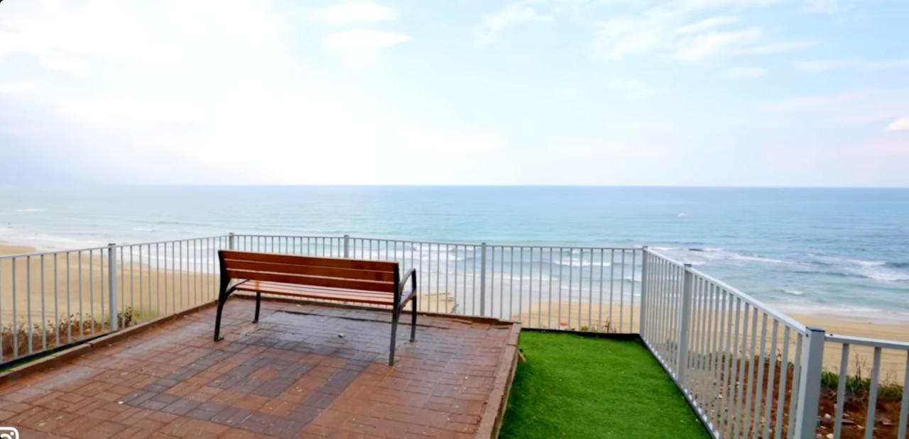 Beachfront Studio Apartment Bat Yam 412 Exterior photo